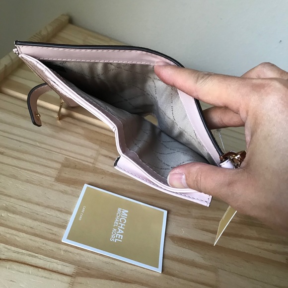 Michael Kors Wallet🎈🎈 - Picture 7 of 8